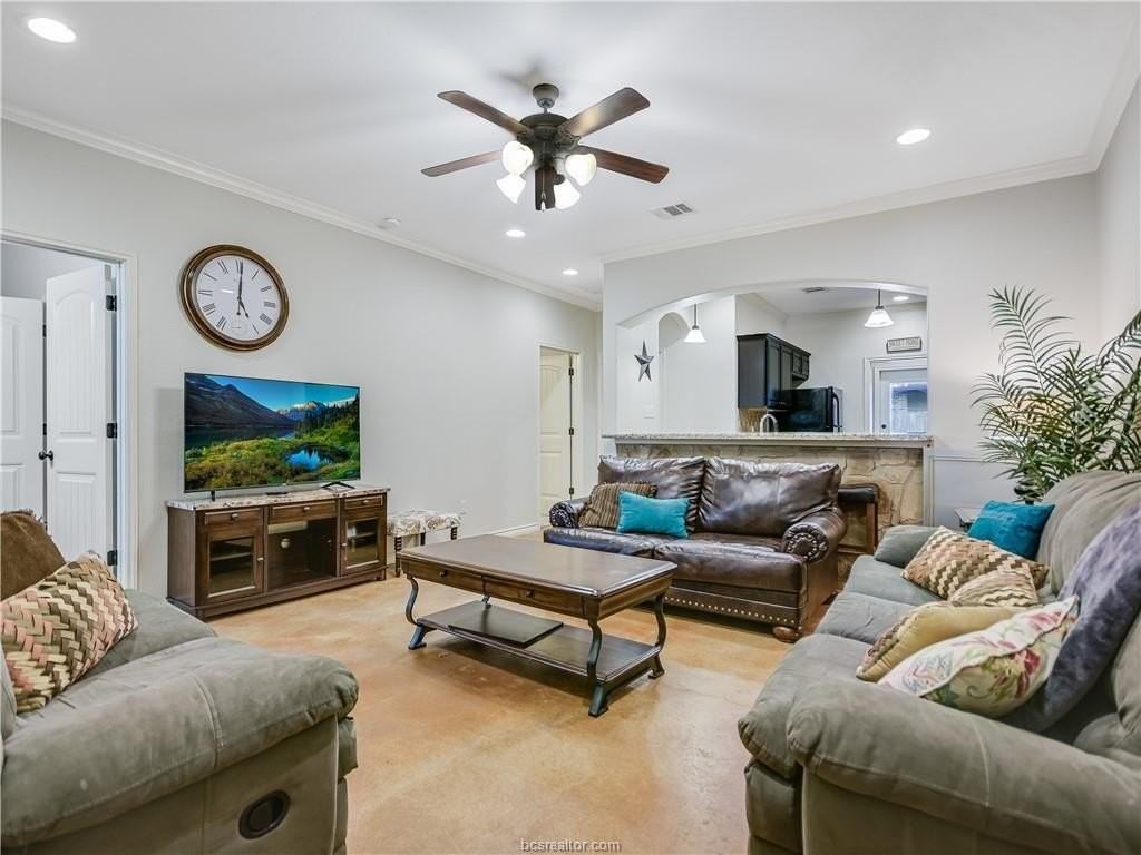 3312 Airborne Ave - Photo 6 of 17