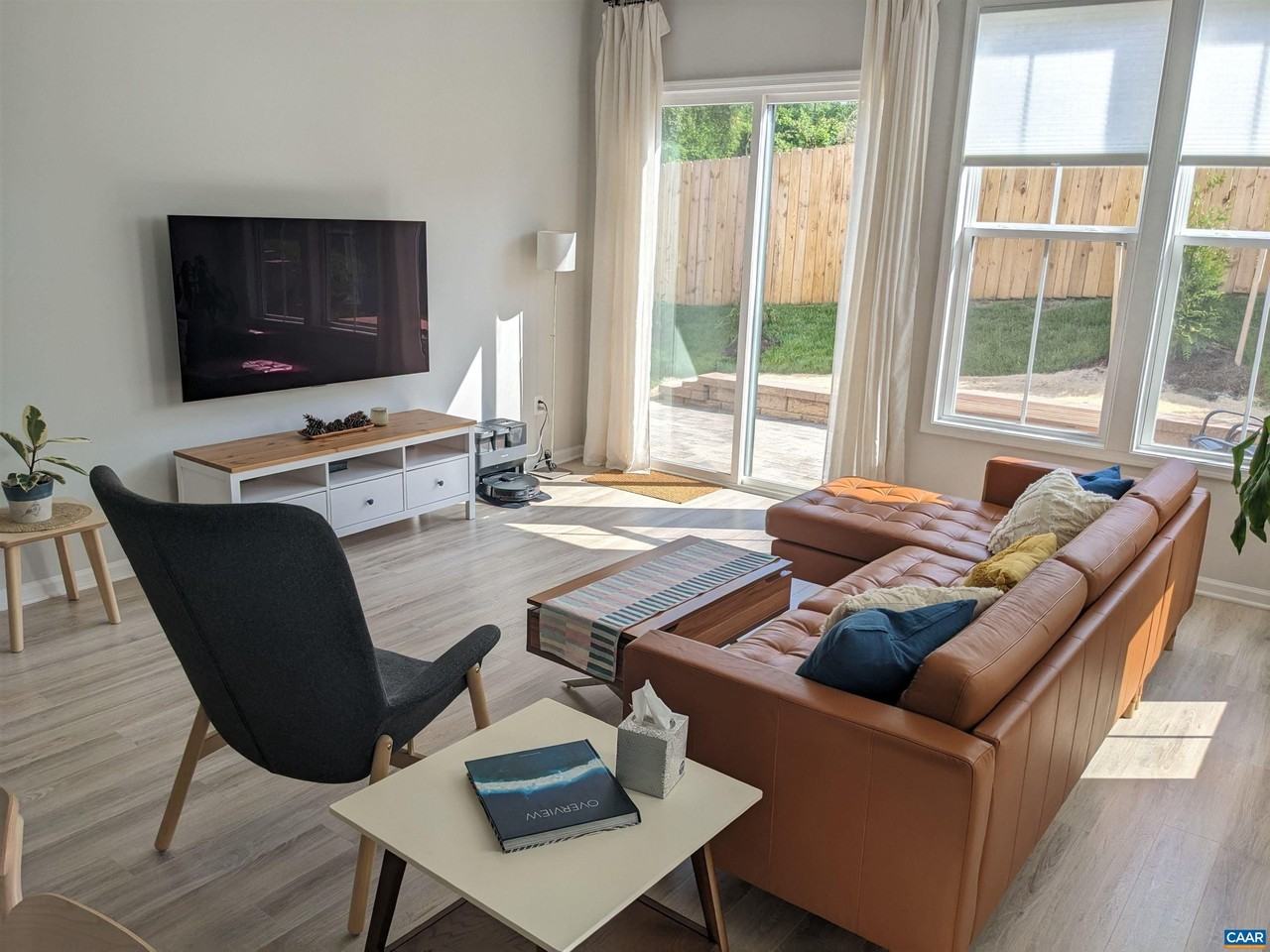 4758 Loyola Way - Photo 6 of 26