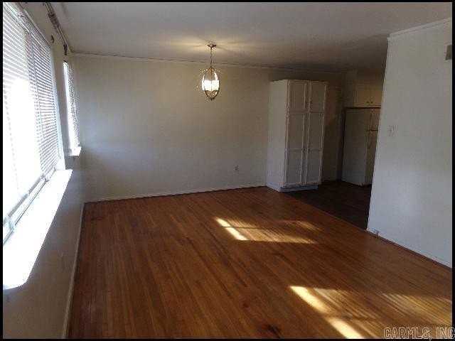 408 Pickwick Ln - Photo 3 of 16