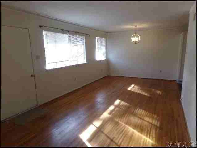 408 Pickwick Ln - Photo 4 of 16