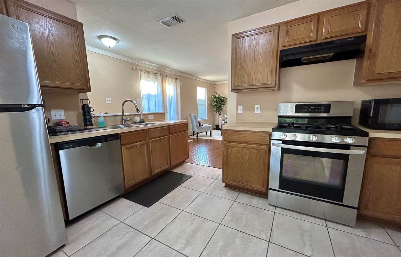 13207 Gatton Park Dr #13207 - Photo 5 of 14