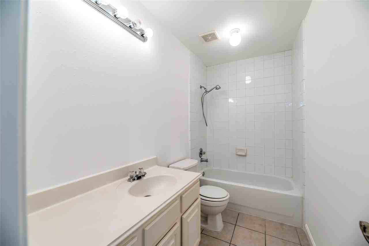 26115 Cypresswood Dr #26115 - Photo 5 of 8