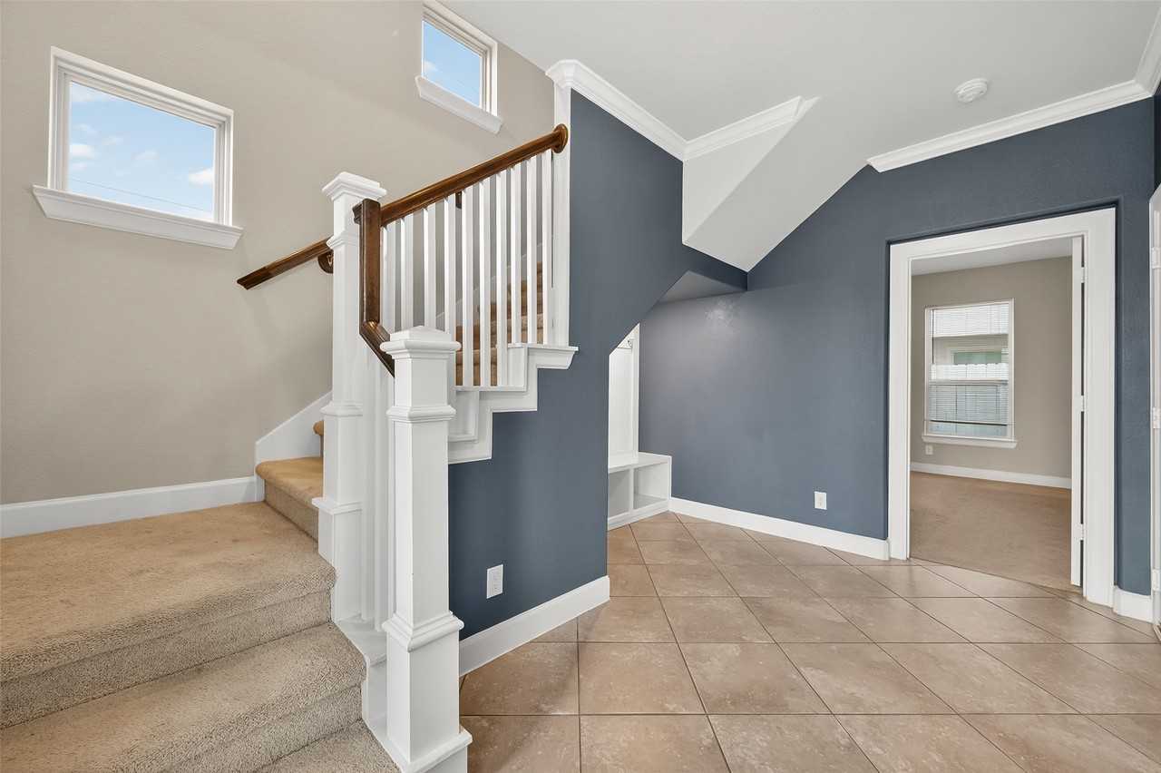 2009 Kirby Landing Dr #2009 - Photo 3 of 40