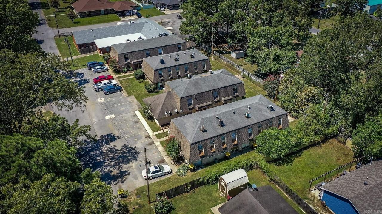 418 W 3rd St - Photo 2 of 34