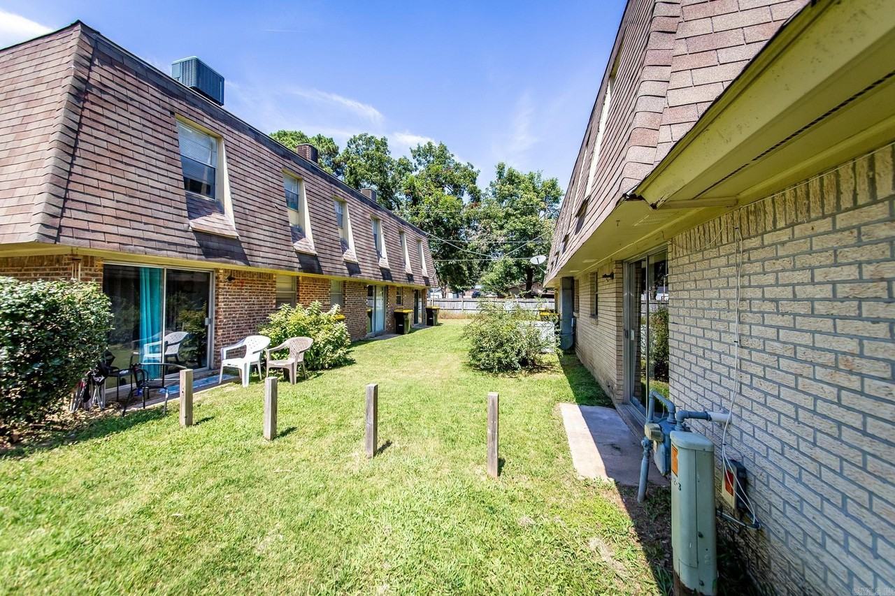 418 W 3rd St - Photo 3 of 34