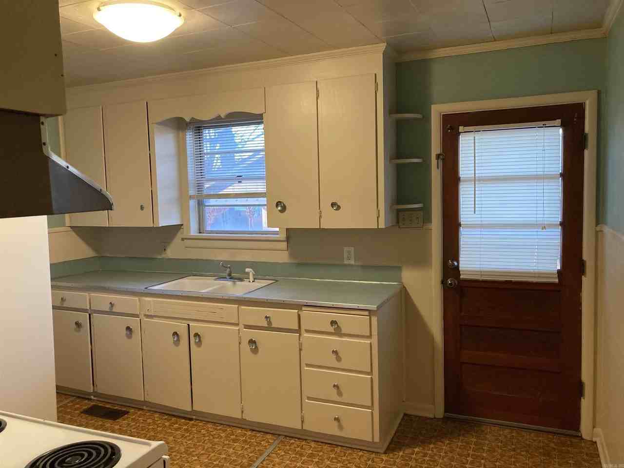 3908 N Cypress St - Photo 6 of 20