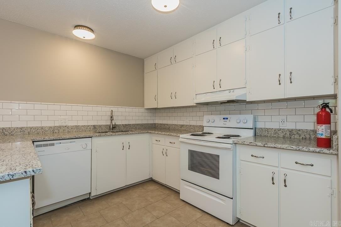 1710 Skyline Dr - Photo 5 of 15