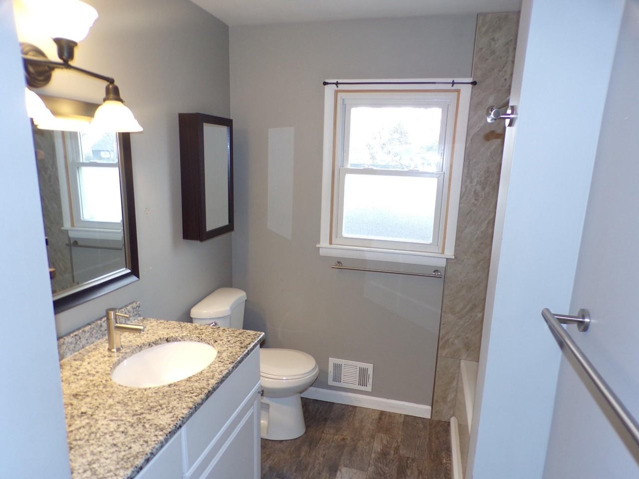 208 N Division St - Photo 7 of 16