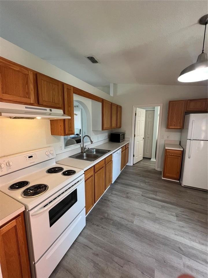 2105 Atwater Dr - Photo 2 of 21