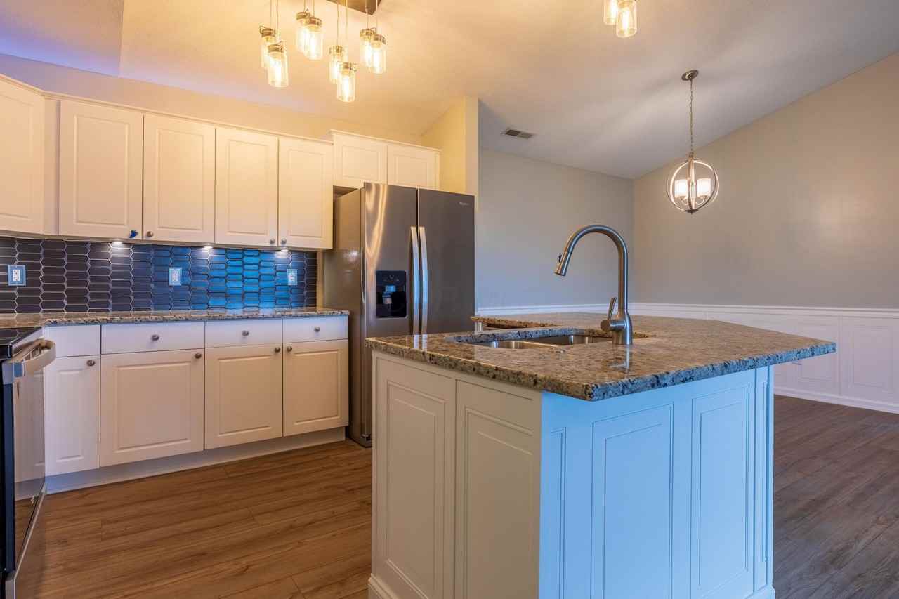 8081 Cranes Crossing Dr - Photo 6 of 27