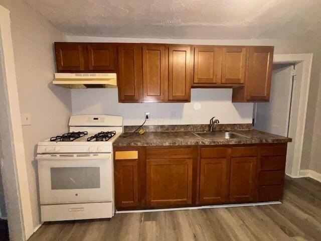 762 N Dawson Ave - Photo 3 of 10