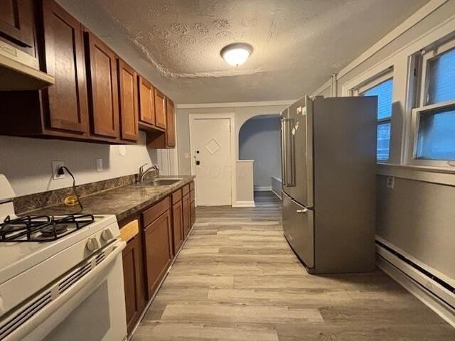 762 N Dawson Ave - Photo 4 of 10