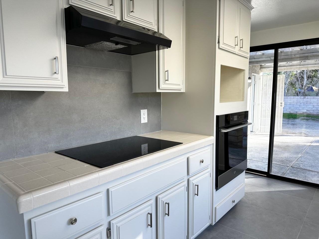 2201 N Farrell Dr - Photo 5 of 17