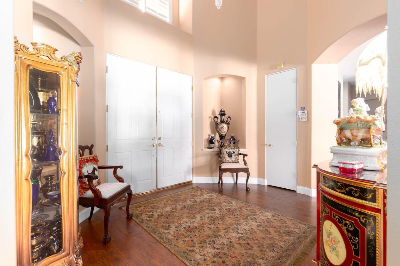 4 Bentley Rd - Photo 3 of 13