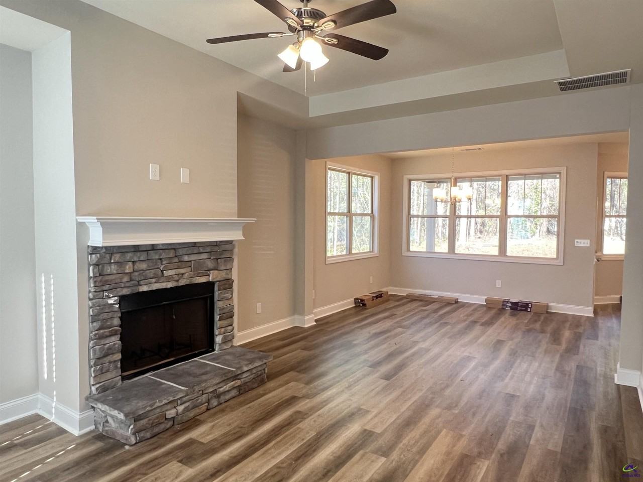 134 Country World Dr - Photo 5 of 37