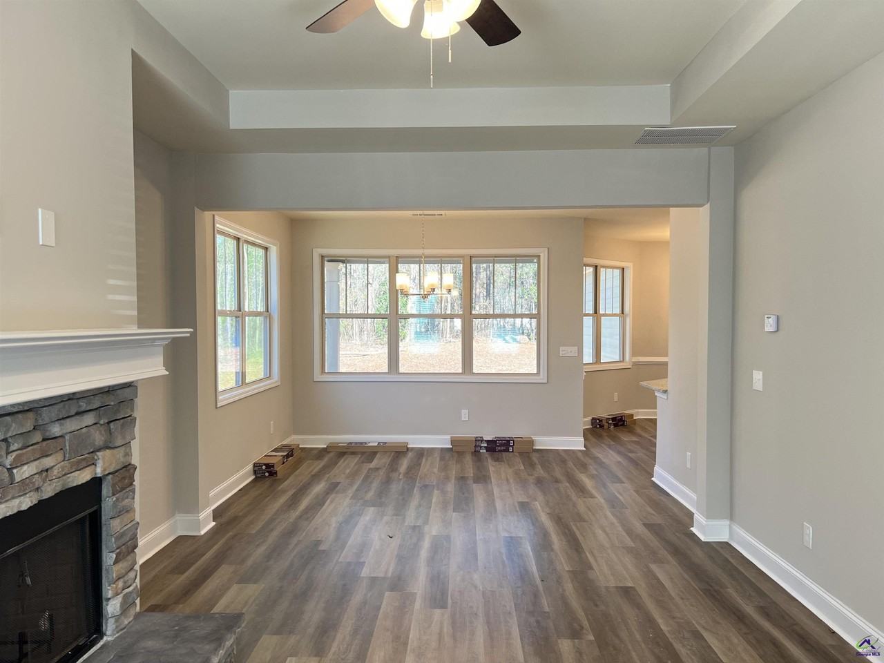 134 Country World Dr - Photo 6 of 37