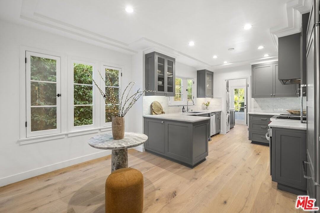 1064 S Alfred St - Photo 6 of 13