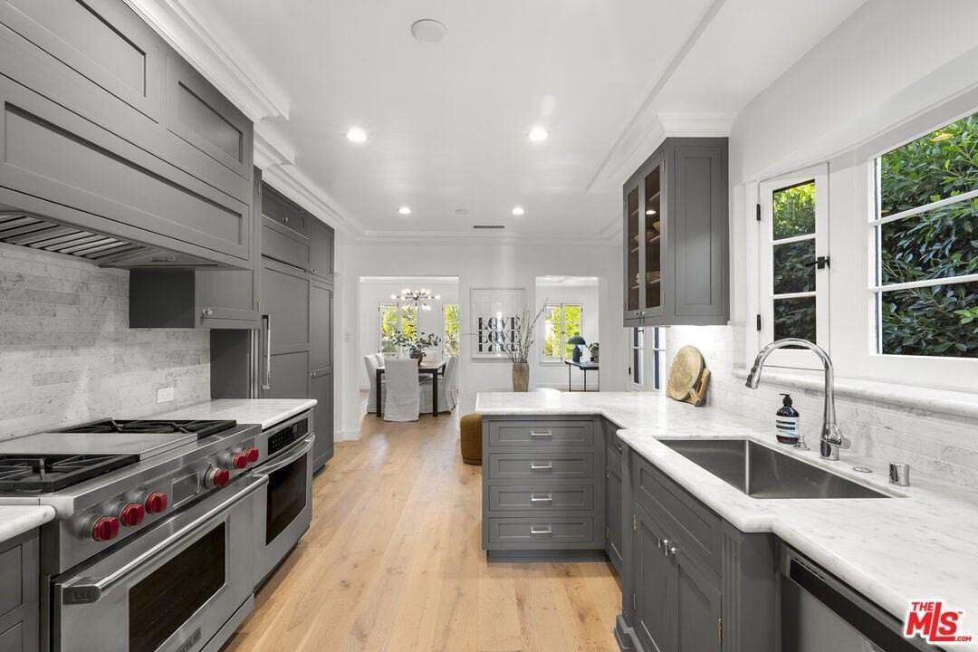 1064 S Alfred St - Photo 7 of 13