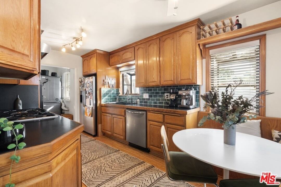 3972 Keeshen Dr - Photo 2 of 24