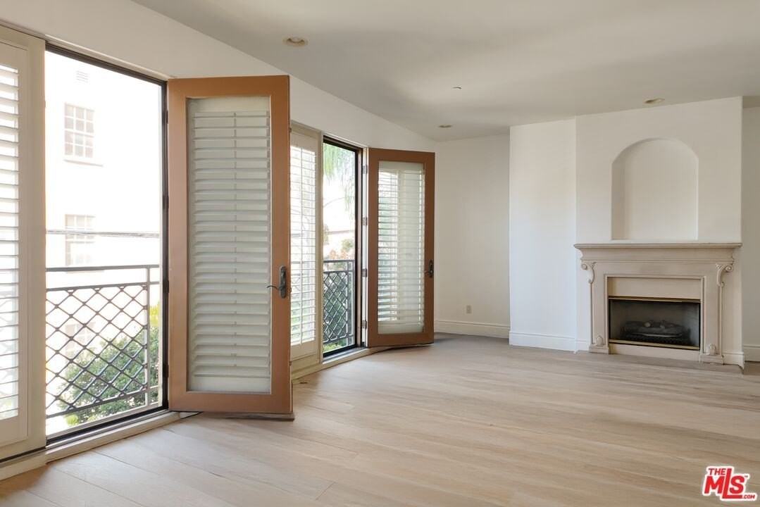 137 S Spalding Dr Unit 203 #203 - Photo 3 of 13