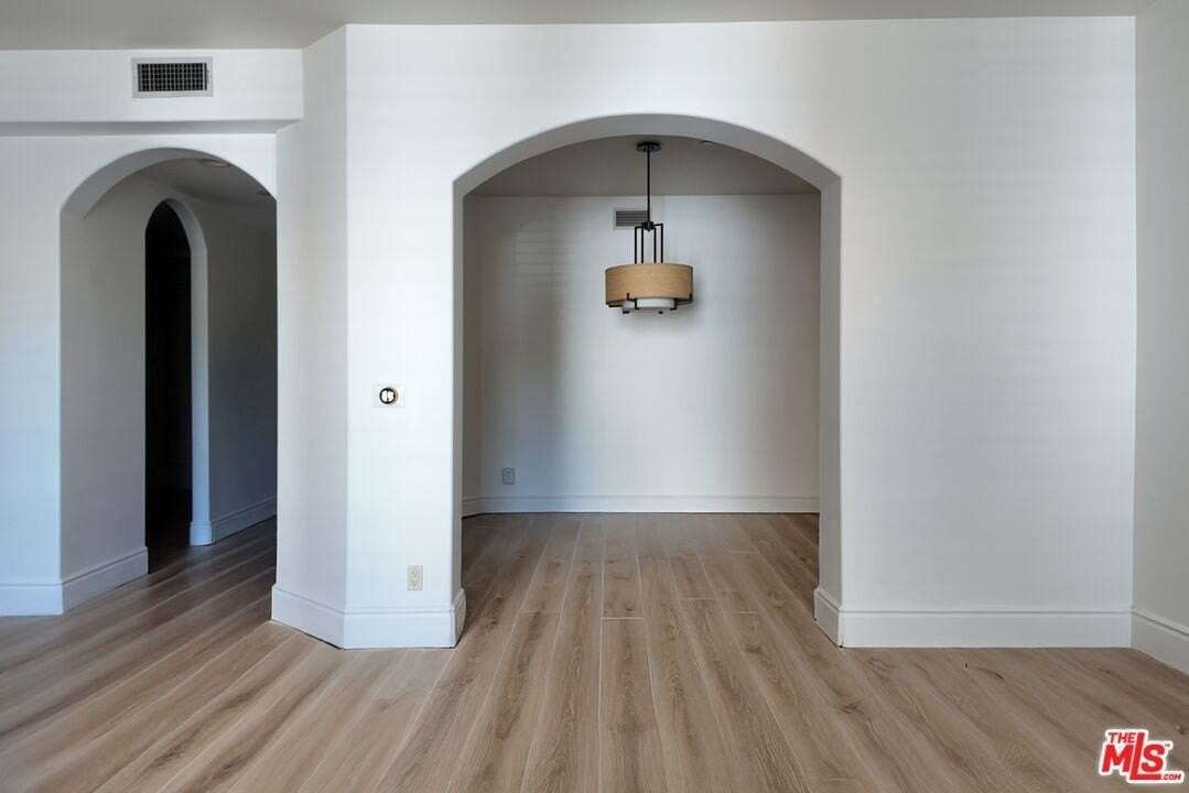 137 S Spalding Dr Unit 203 #203 - Photo 4 of 13