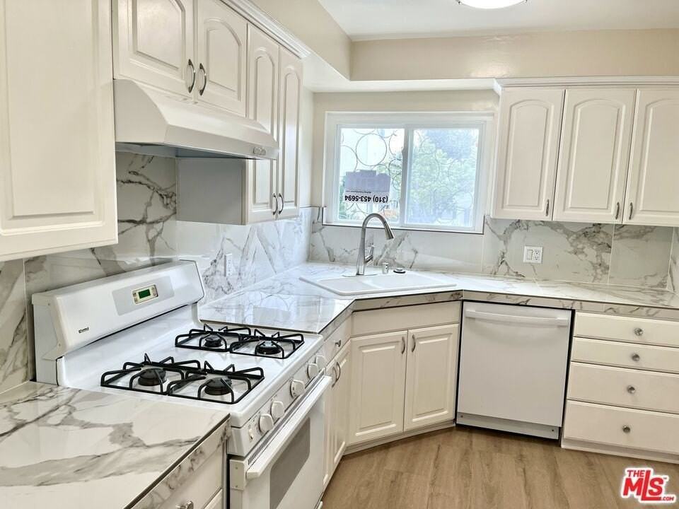 1033 Euclid St Apt 1 #1 - Photo 2 of 21