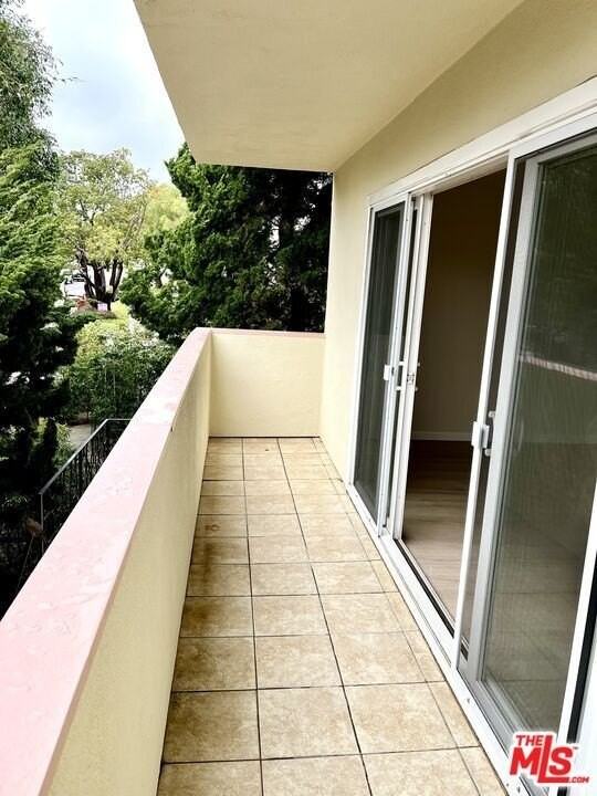 1033 Euclid St Apt 1 #1 - Photo 5 of 21