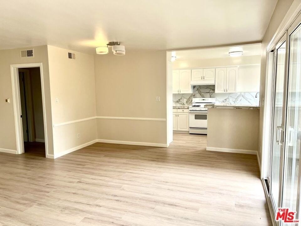 1033 Euclid St Apt 1 #1 - Photo 7 of 21