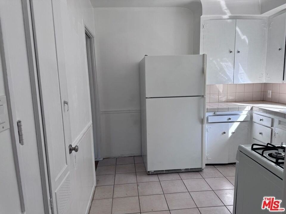 1101 Euclid St Apt E #E - Photo 3 of 25