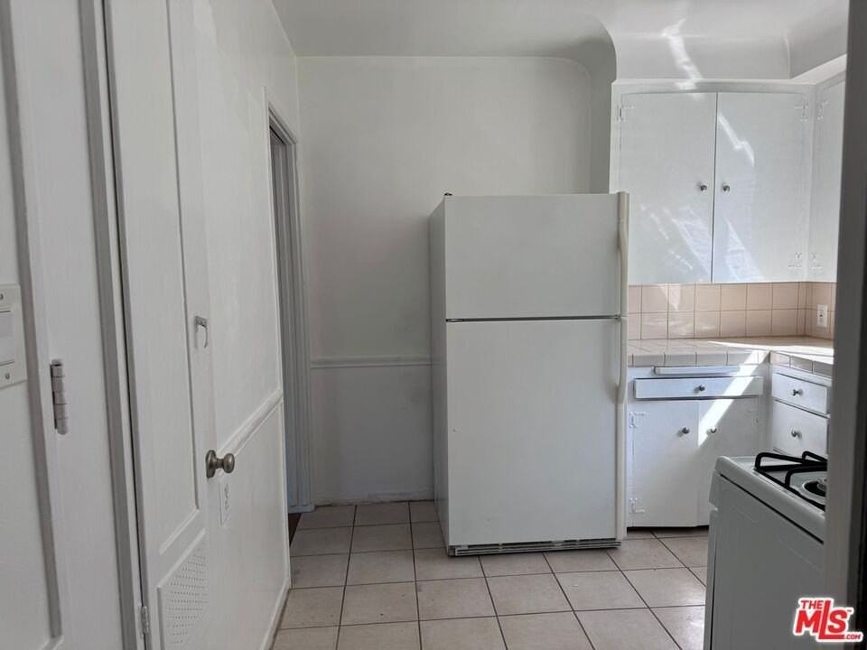 1101 Euclid St Apt E #E - Photo 7 of 25