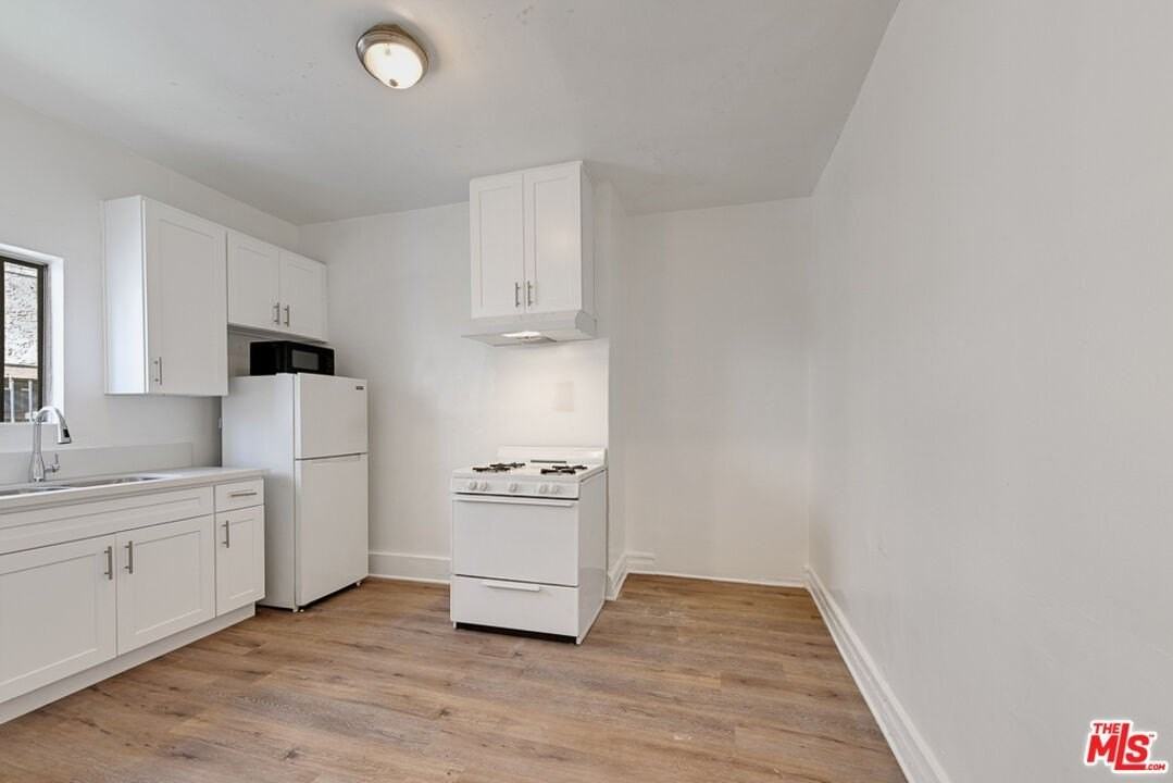 220 E Vernon Ave Unit 1/2 #1-2 - Photo 7 of 15