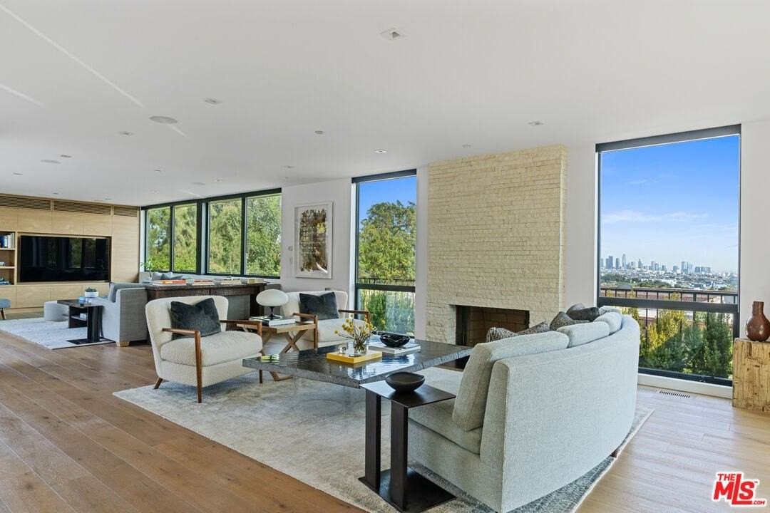 2216 Winona Blvd - Photo 7 of 43