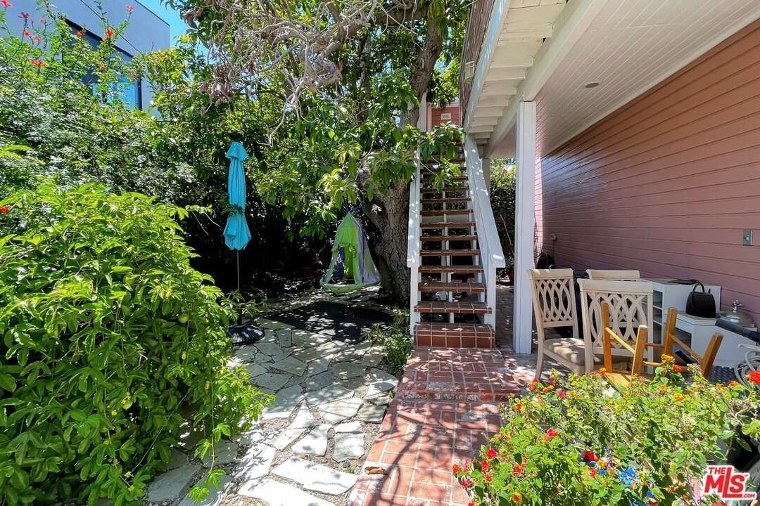 4177 Duquesne Ave - Photo 3 of 18