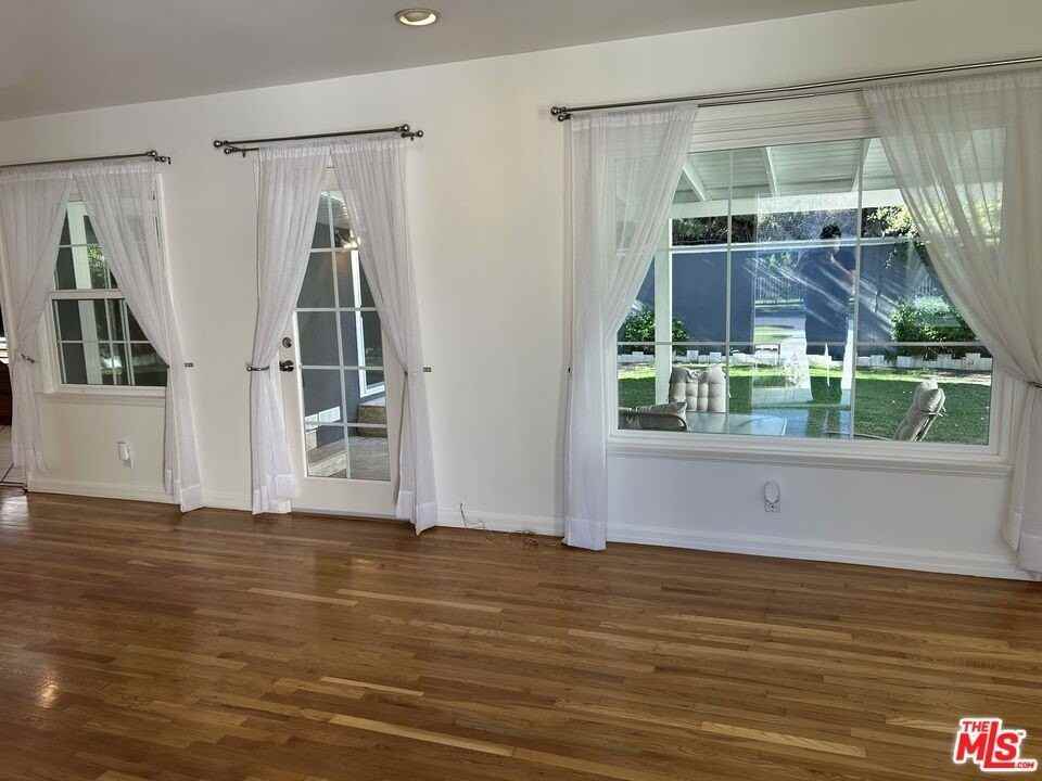 5355 Rhea Ave - Photo 3 of 30