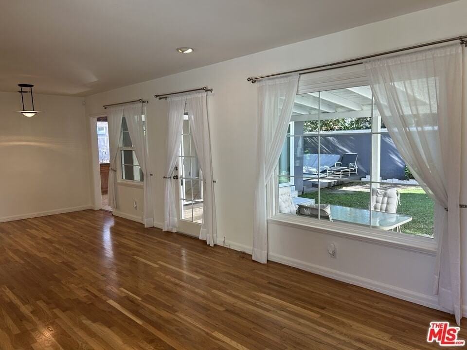 5355 Rhea Ave - Photo 4 of 30