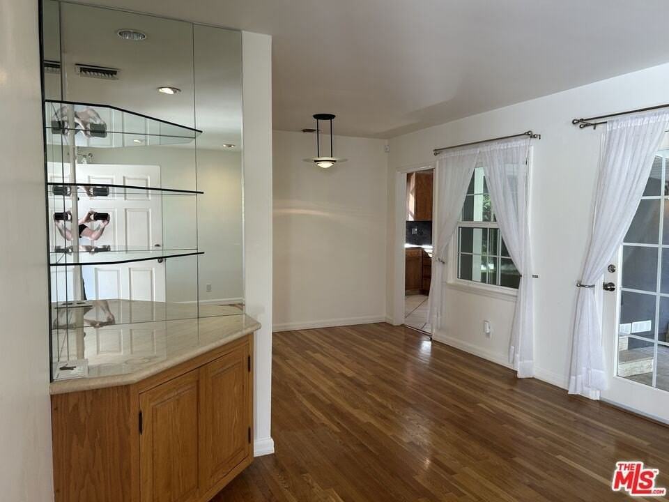 5355 Rhea Ave - Photo 5 of 30