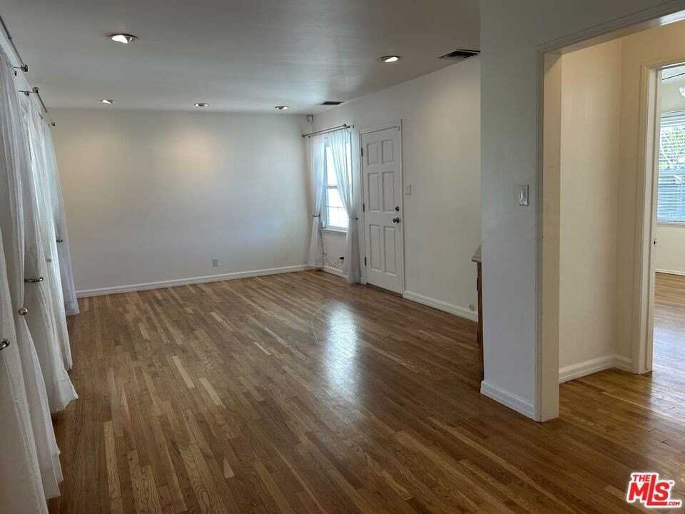 5355 Rhea Ave - Photo 6 of 30