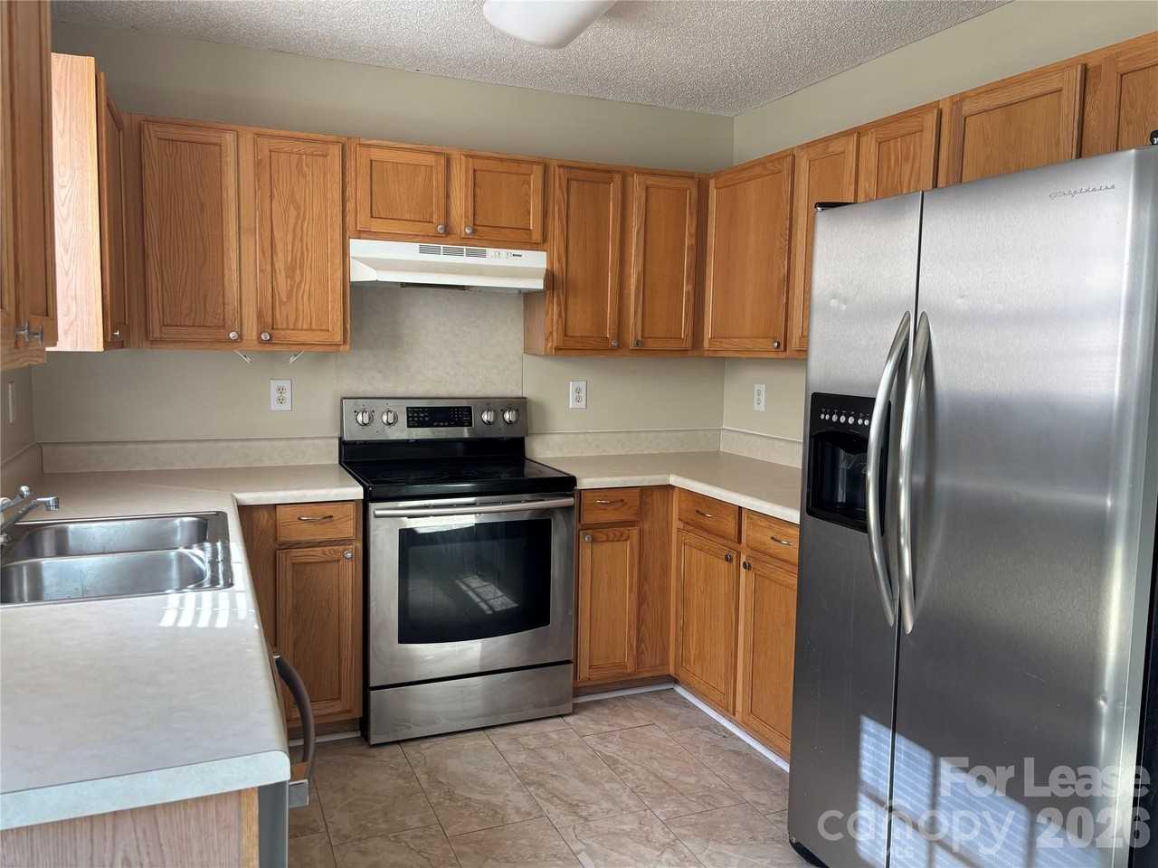 1641 Clooney Ln - Photo 4 of 28