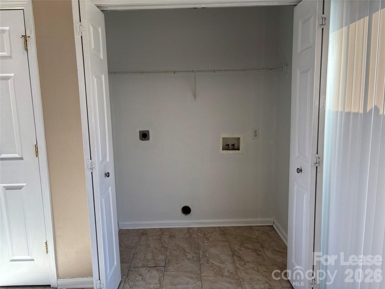 1641 Clooney Ln - Photo 5 of 28