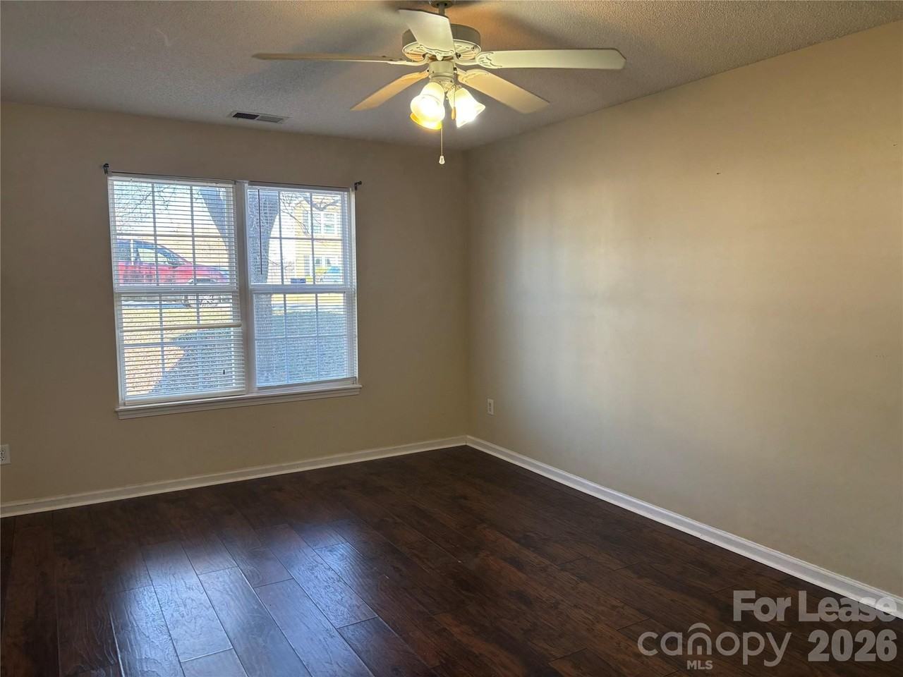 1641 Clooney Ln - Photo 7 of 28