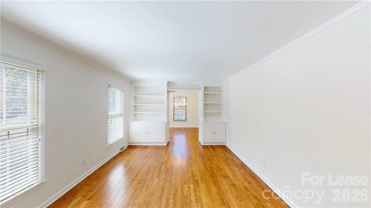 6810 Rosemary Ln - Photo 4 of 36