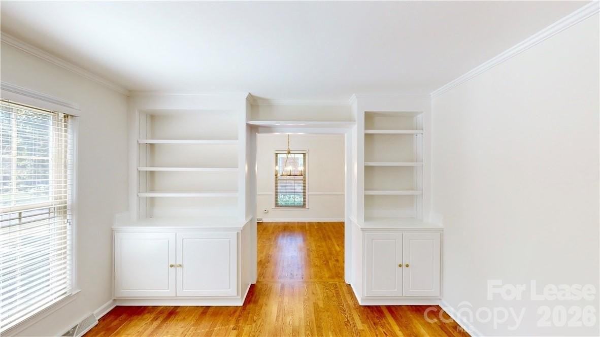 6810 Rosemary Ln - Photo 6 of 36