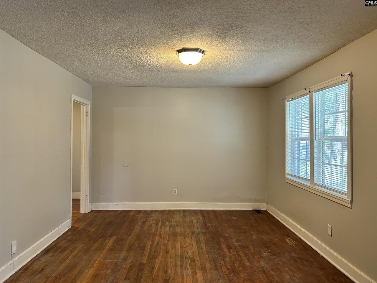 3025 Hammond Ave - Photo 5 of 37