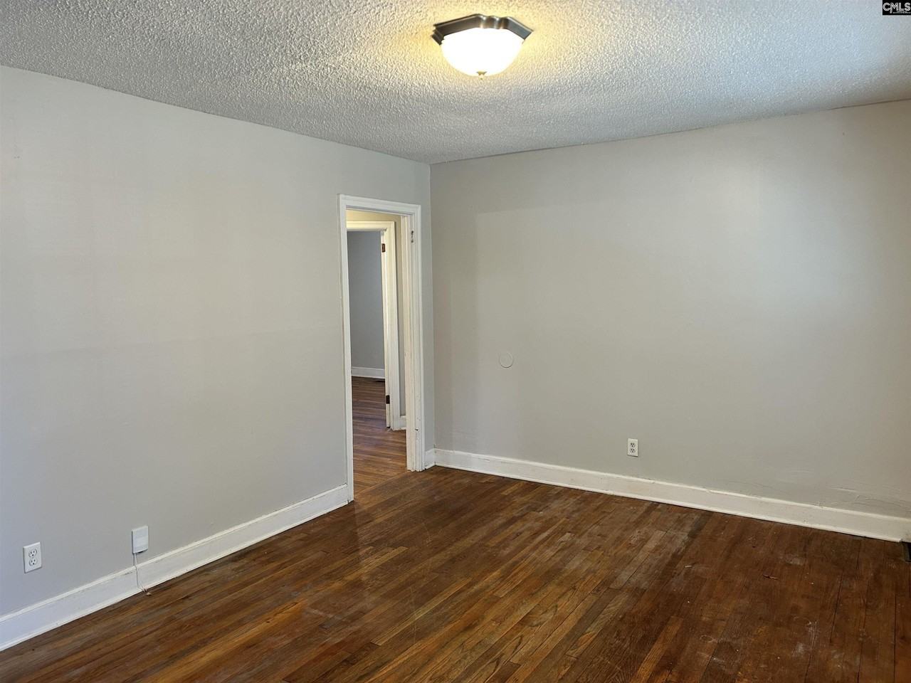 3025 Hammond Ave - Photo 7 of 37