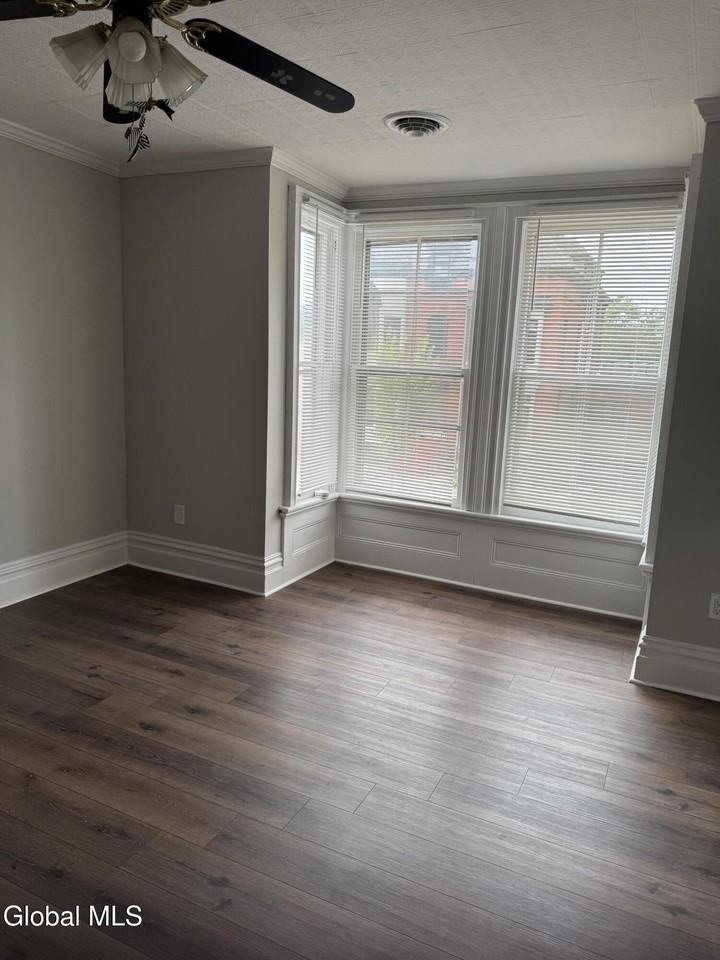 528 4th Ave #2 - Photo 3 of 15