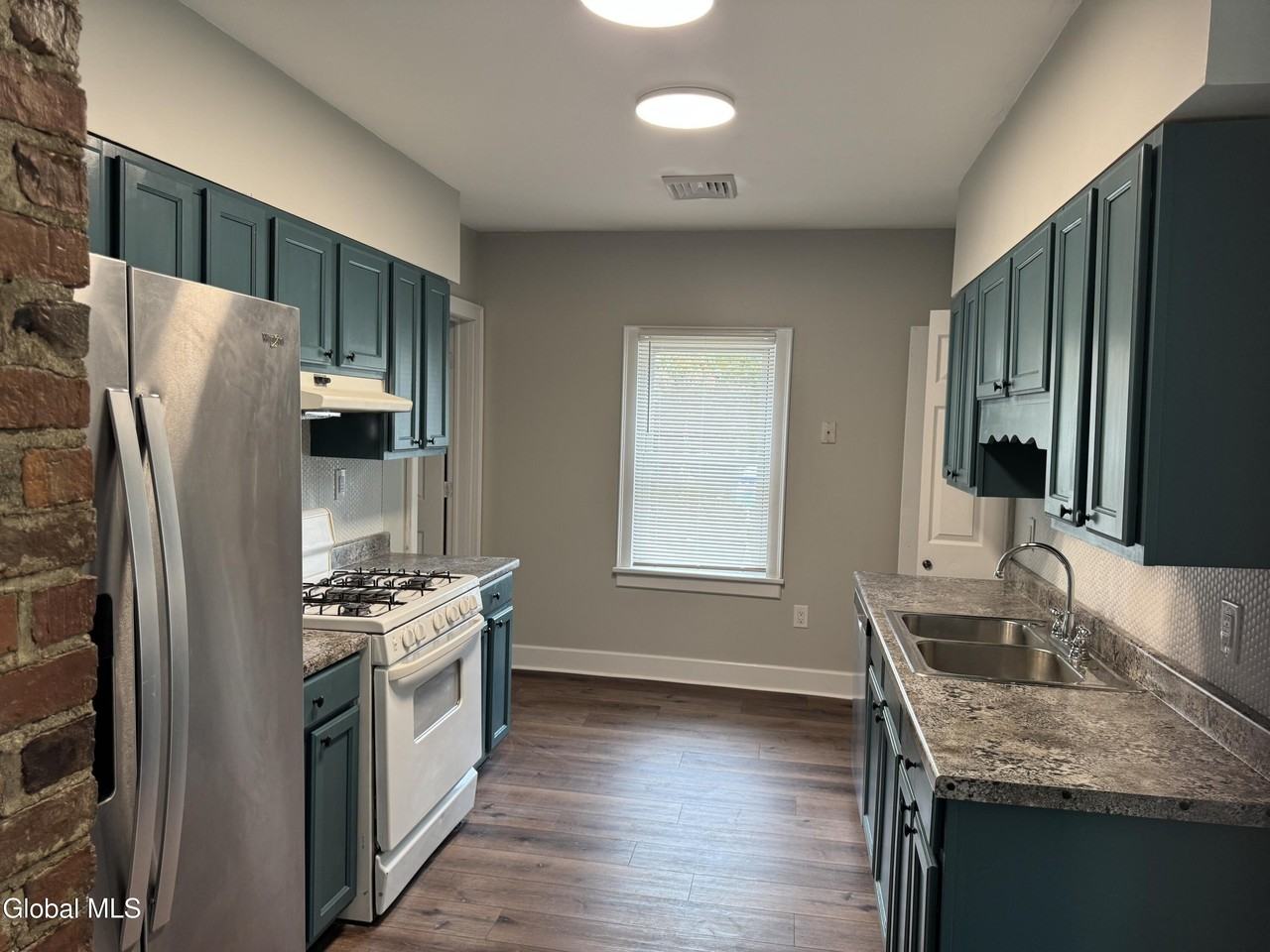 528 4th Ave #2 - Photo 6 of 15