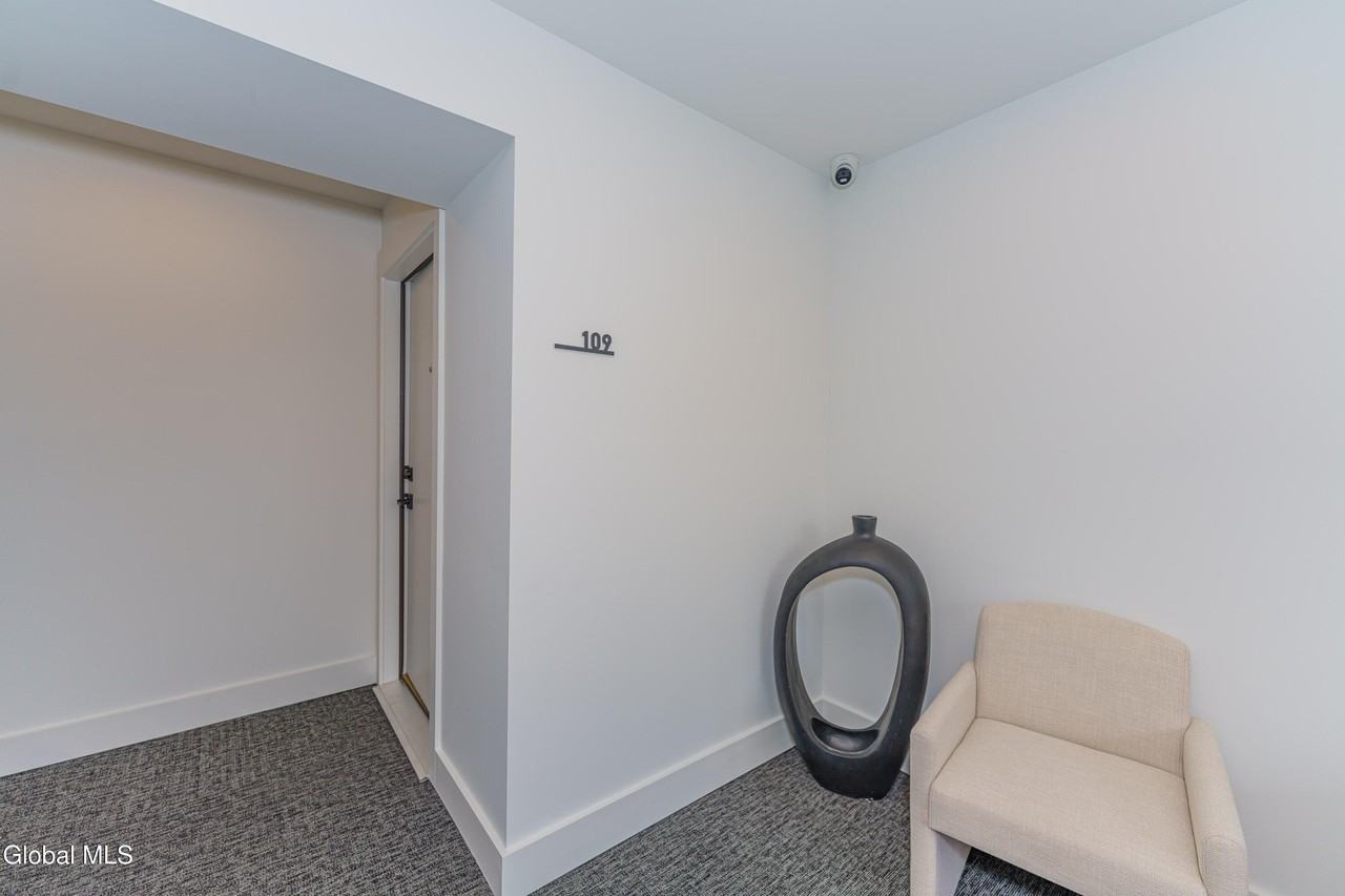 9 Laura Dr Unit 105 #105 - Photo 4 of 29