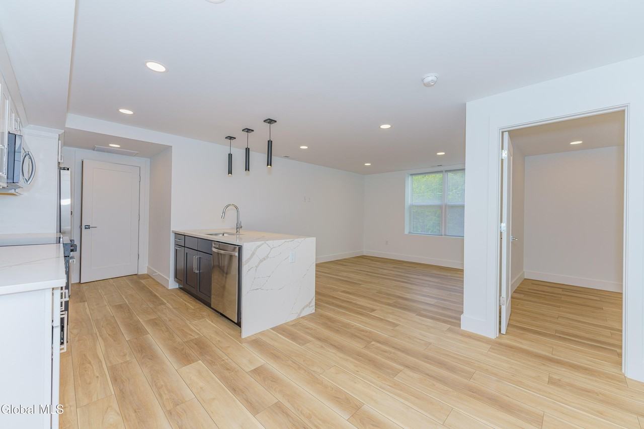 9 Laura Dr Unit 105 #105 - Photo 5 of 29