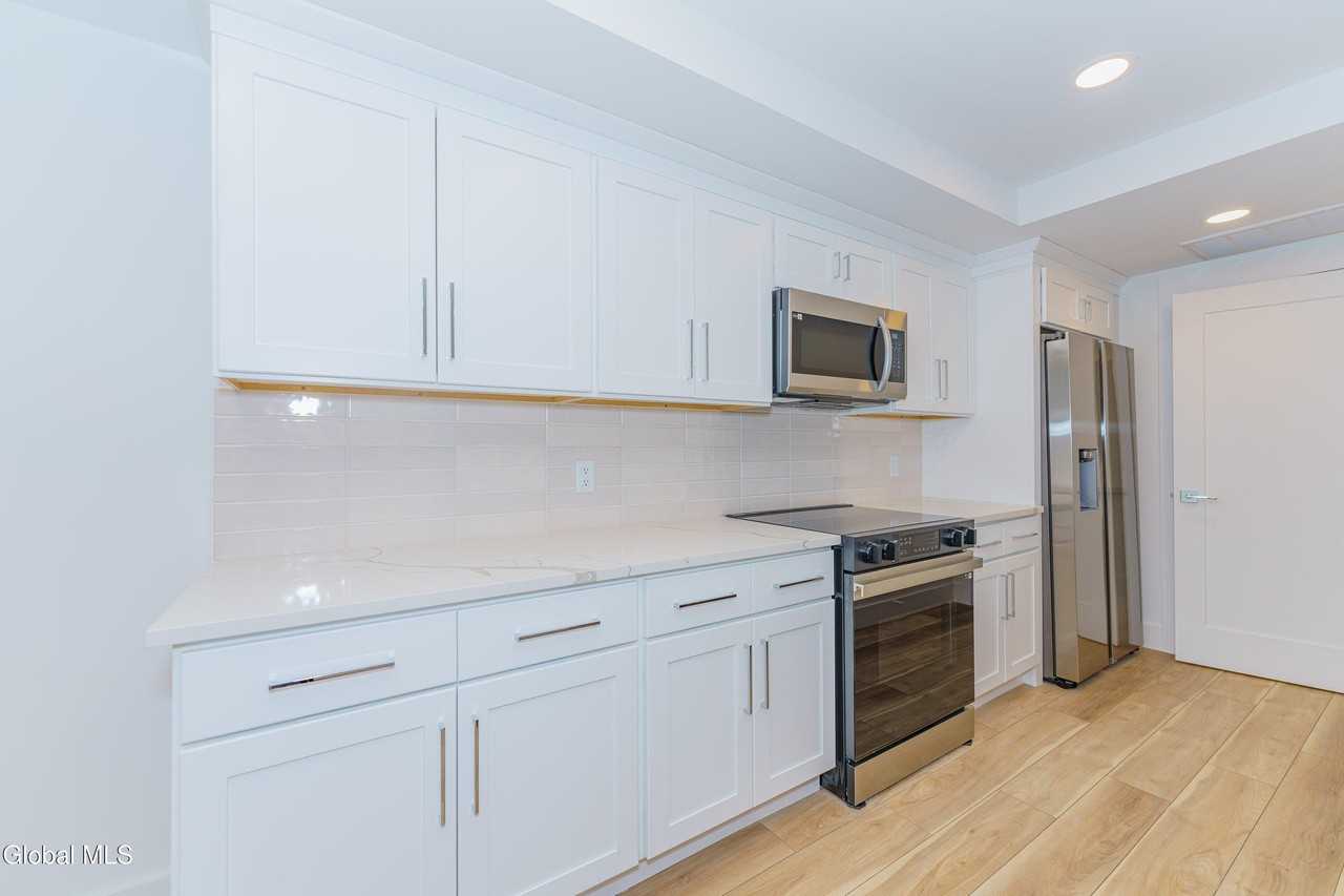 9 Laura Dr Unit 105 #105 - Photo 7 of 29