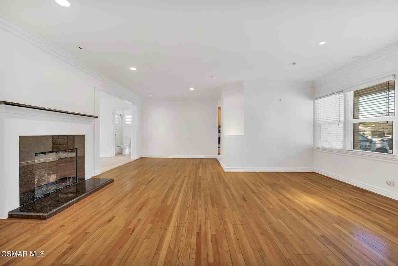 6045 Sunnyslope Ave - Photo 6 of 32